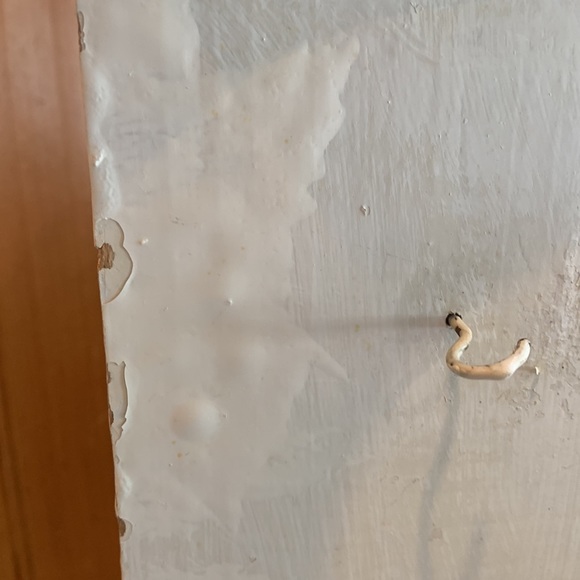 Vintage painted wooden rustic cupboard shelf. - Picture 10 of 12